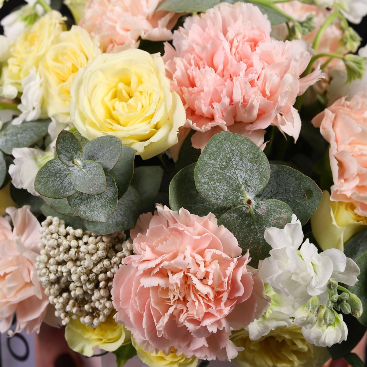 sbornyj buket nezhnyj v korobke 7